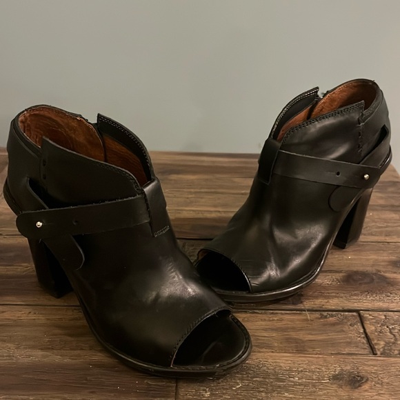 SixtySeven/Anthropologie Leather Ankle Boots chunk Heel - Picture 2 of 16